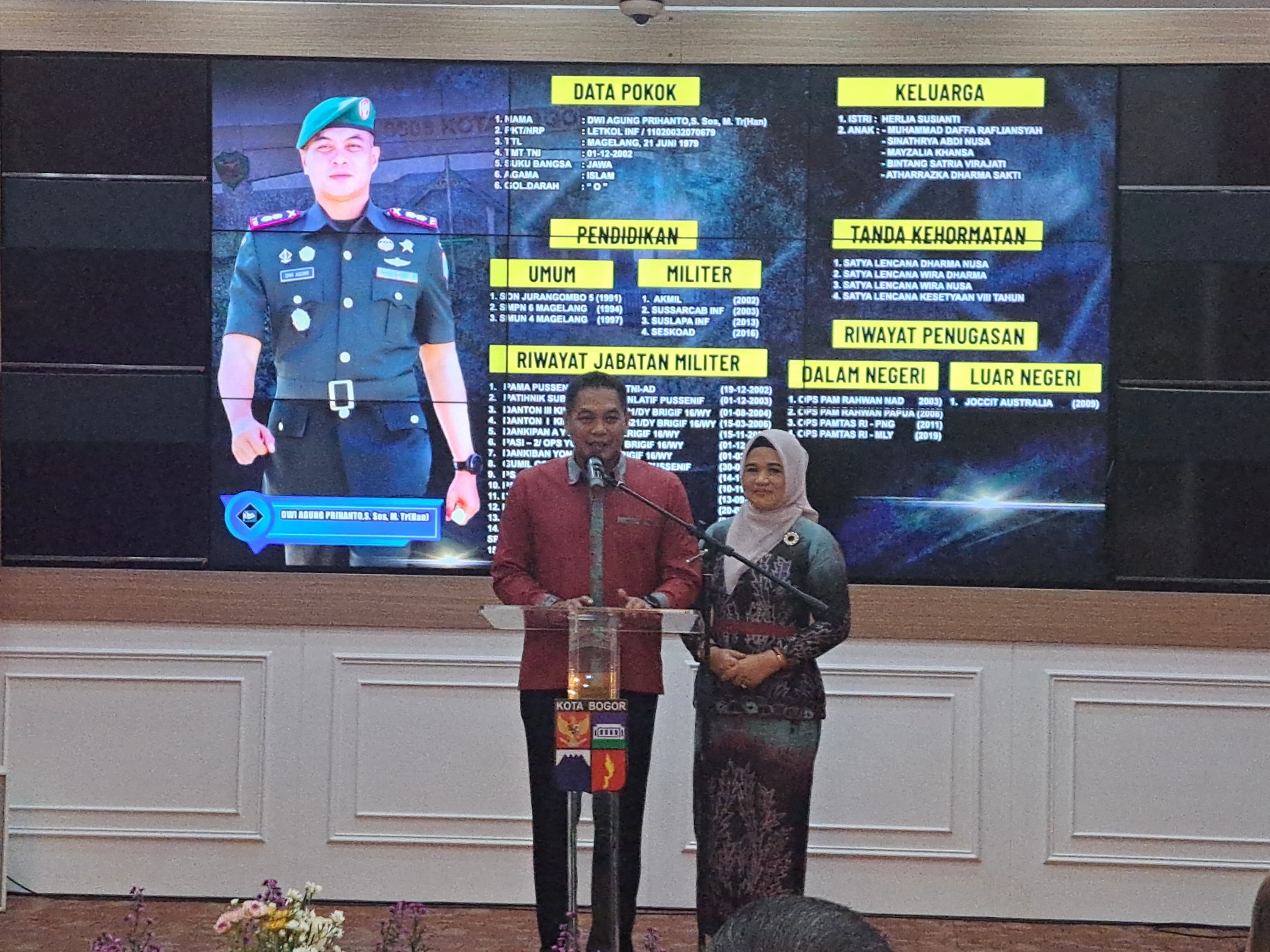 Dandim 0606 Kota Bogor yang baru Letkol Inf Dwi Agung Prihanto bersama Istri.