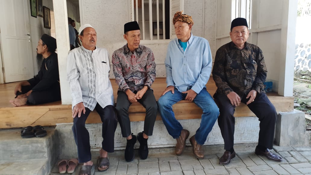 Calon Wakil Bupati Bogor Jaro Ade saat berkunjung ke Pendopo Darurat Malasari, Kecamatan Nanggung, Bogor.