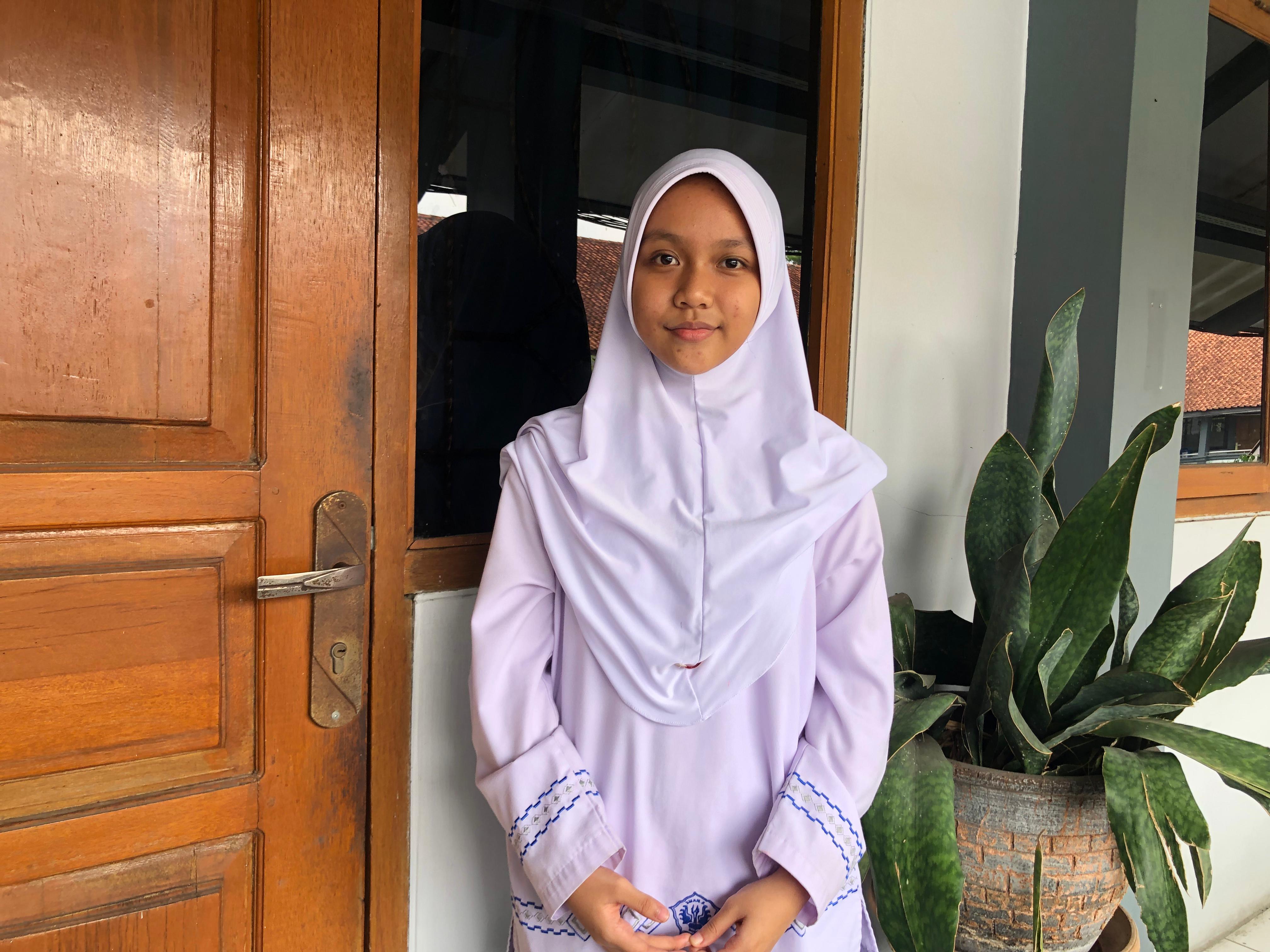 Siswi SMAN 5 Bogor, Dinar Tazki Aulia (17).