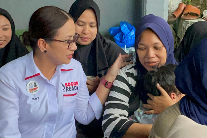 Rena Da Frina mengunjungi Posyandu Cempaka di Kampung Sawah, RT 3/RW 7, Kelurahan Tanah Baru, Kecamatan Bogor Utara, Kamis (26/9/2024).