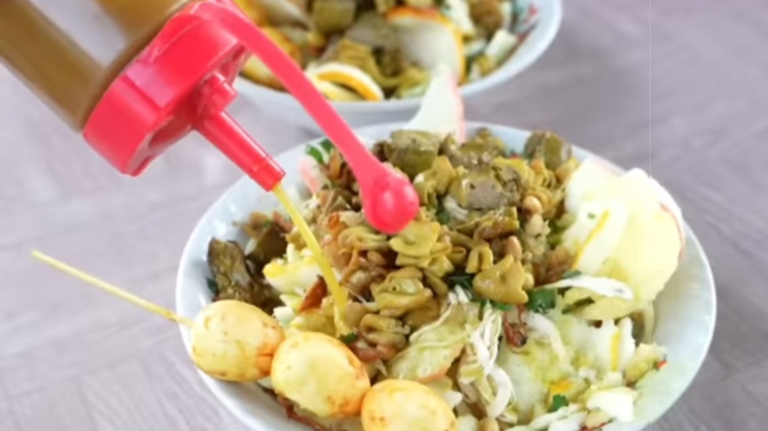 Bubur Ayam Mang Eloy di Jalan Bincarung, dekat Taman Heulang.