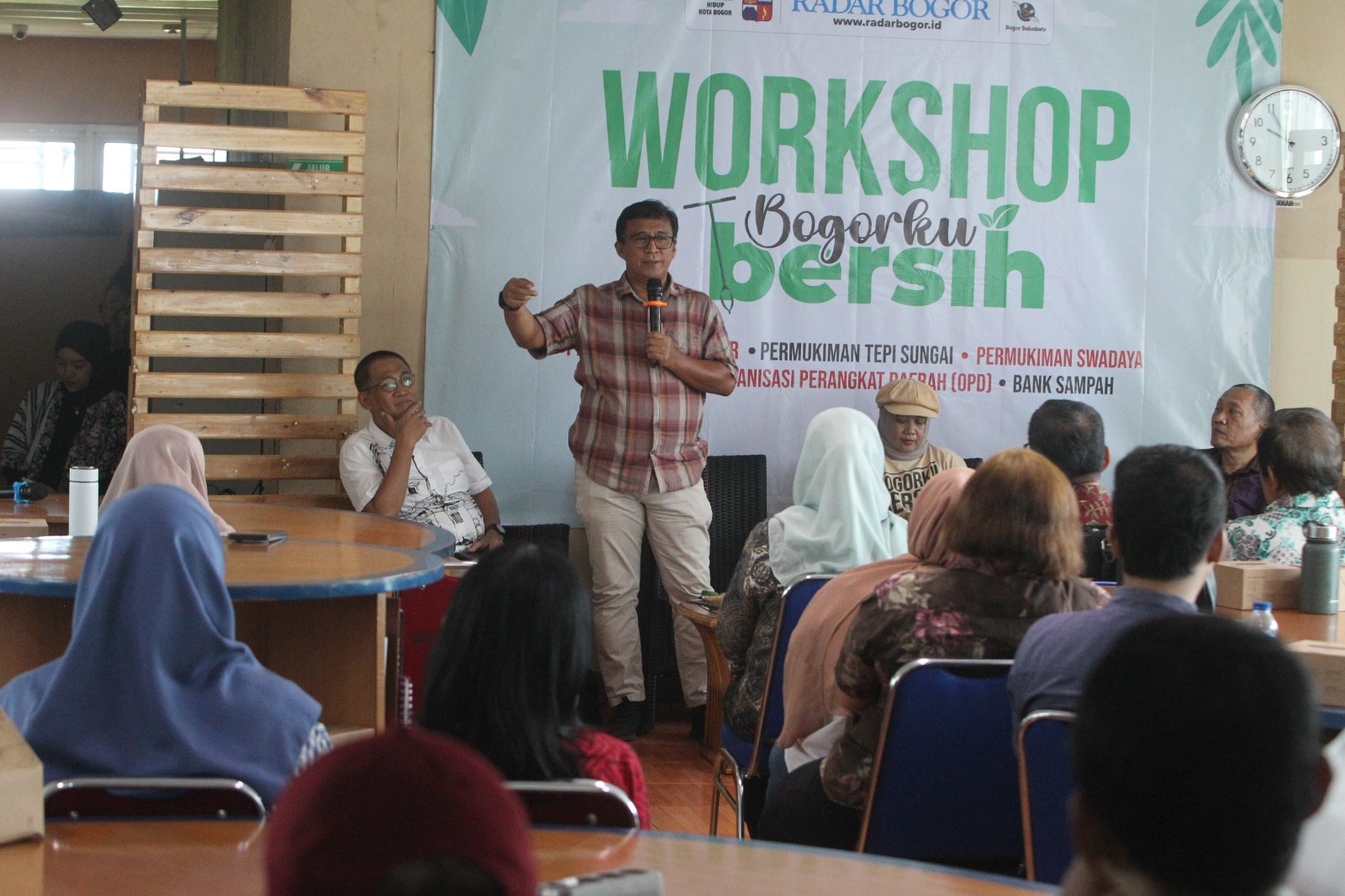 Para narasumber workshop Bogorku Bersih di Graha Pena.