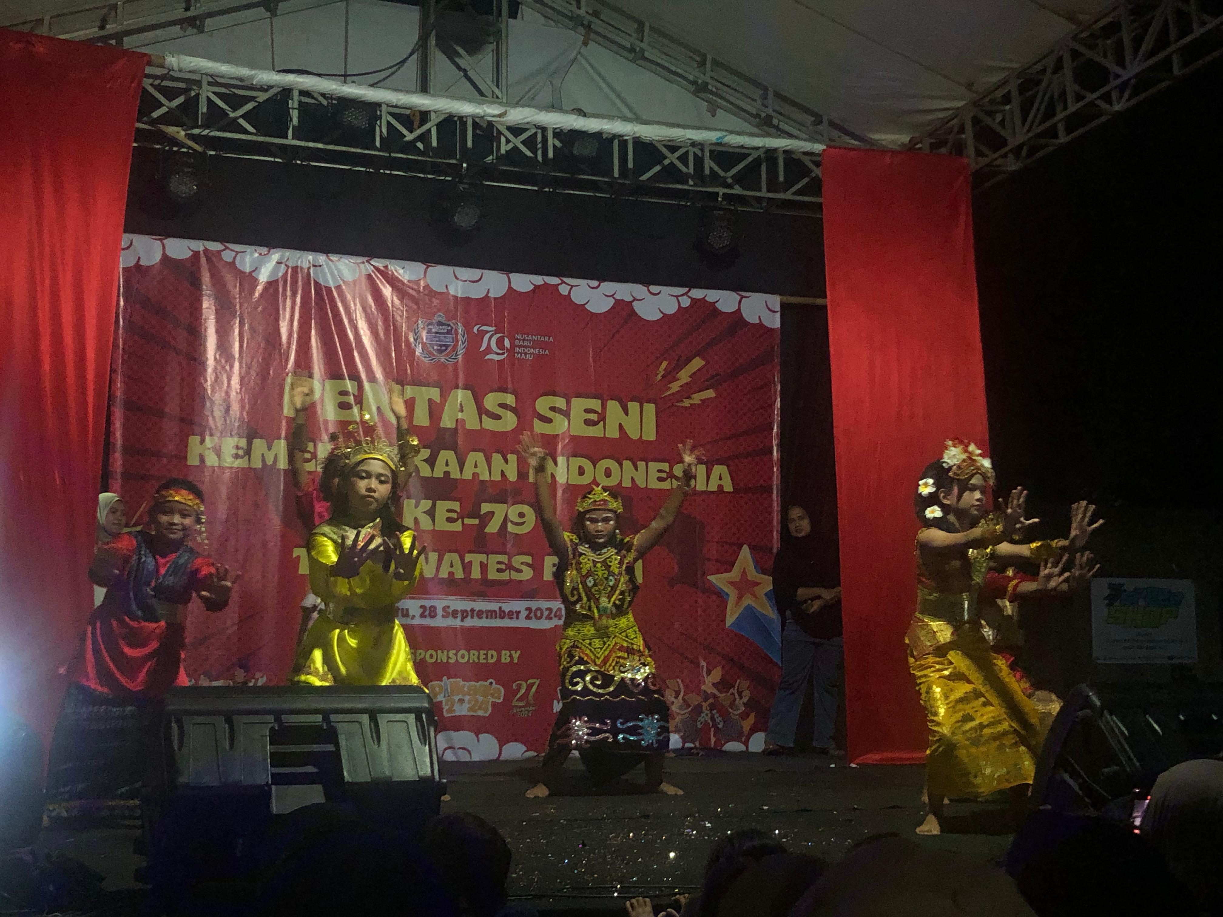 Anak-anak Kelurahan Sukaresmi, Kota Bogor, saat menampilkan berbagai macam tarian khas budaya nusantara.