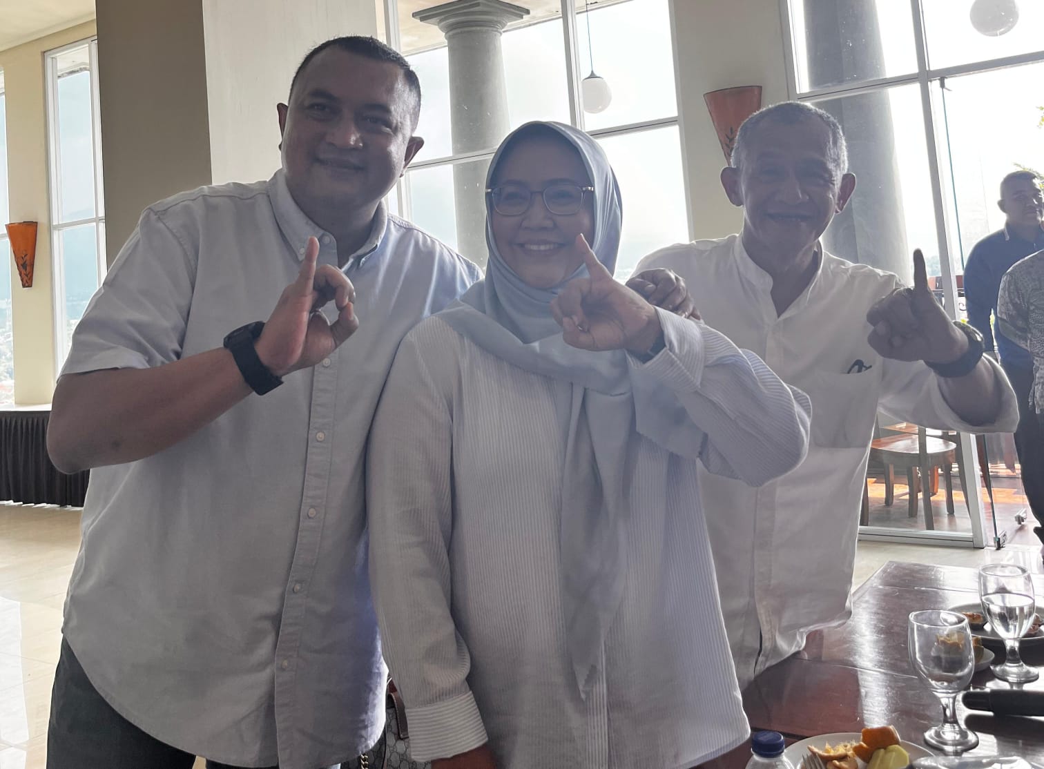 Calon Bupati Bogor Rudy Susmanto, saat menemui mantan Bupati Bogor, Ade Yasin untuk maksud mengambil suara-suara pasti pendukung yang sudah terbukti memenangkan Pilkada sebelumnya.