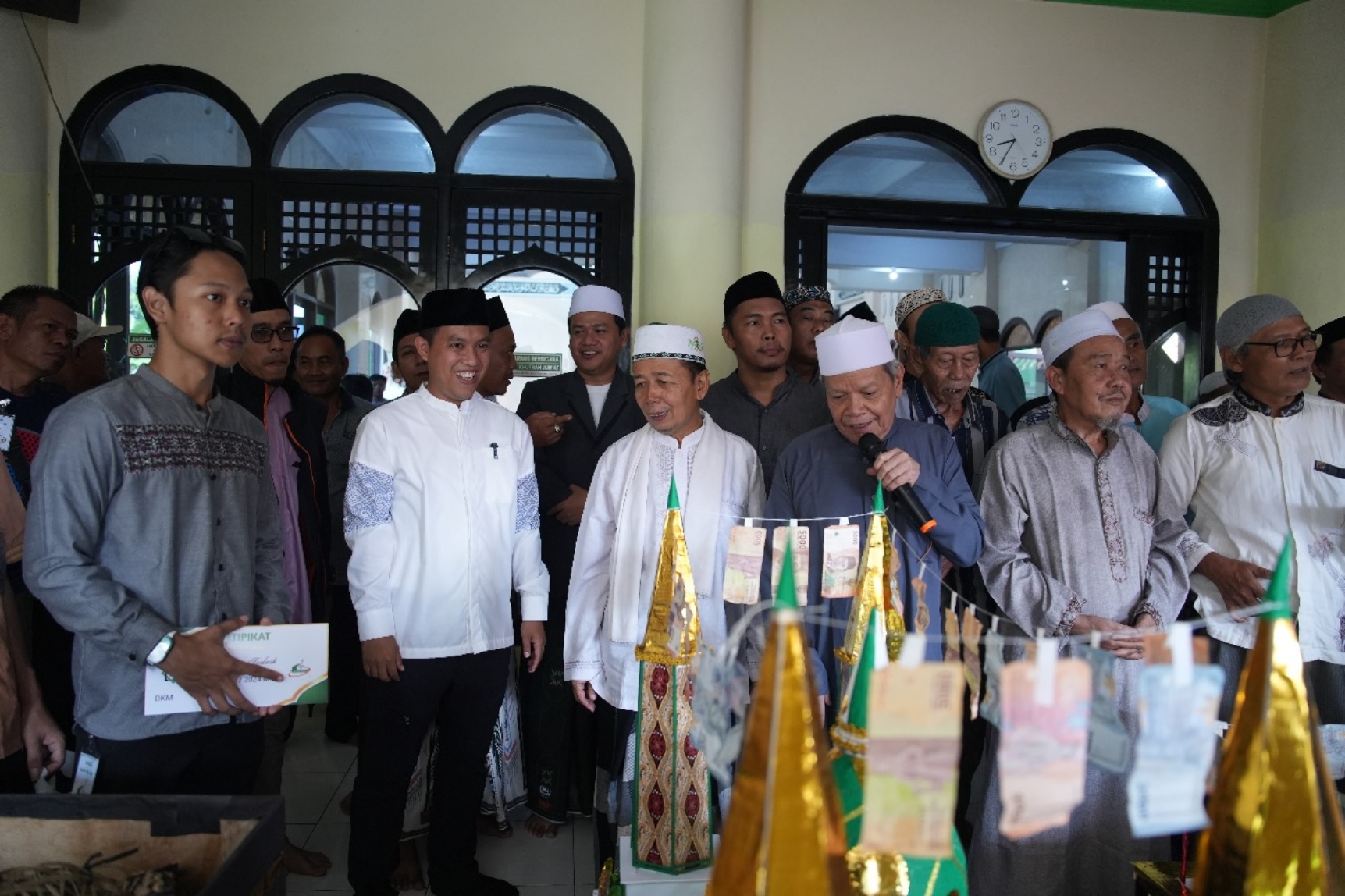 Calon Walikota Bogor Sendi Fardiansyah saat menghadiri Festival Dongdang dengan warga Loji, Kota Bogor, belum lama ini.