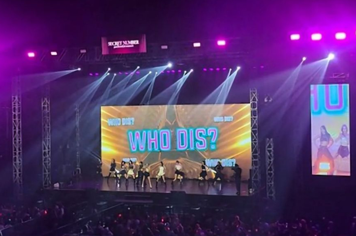 Suasana konser Secret Number,  di Tennis Indoor Senayan, Jakarta Minggu (28/9/2024).