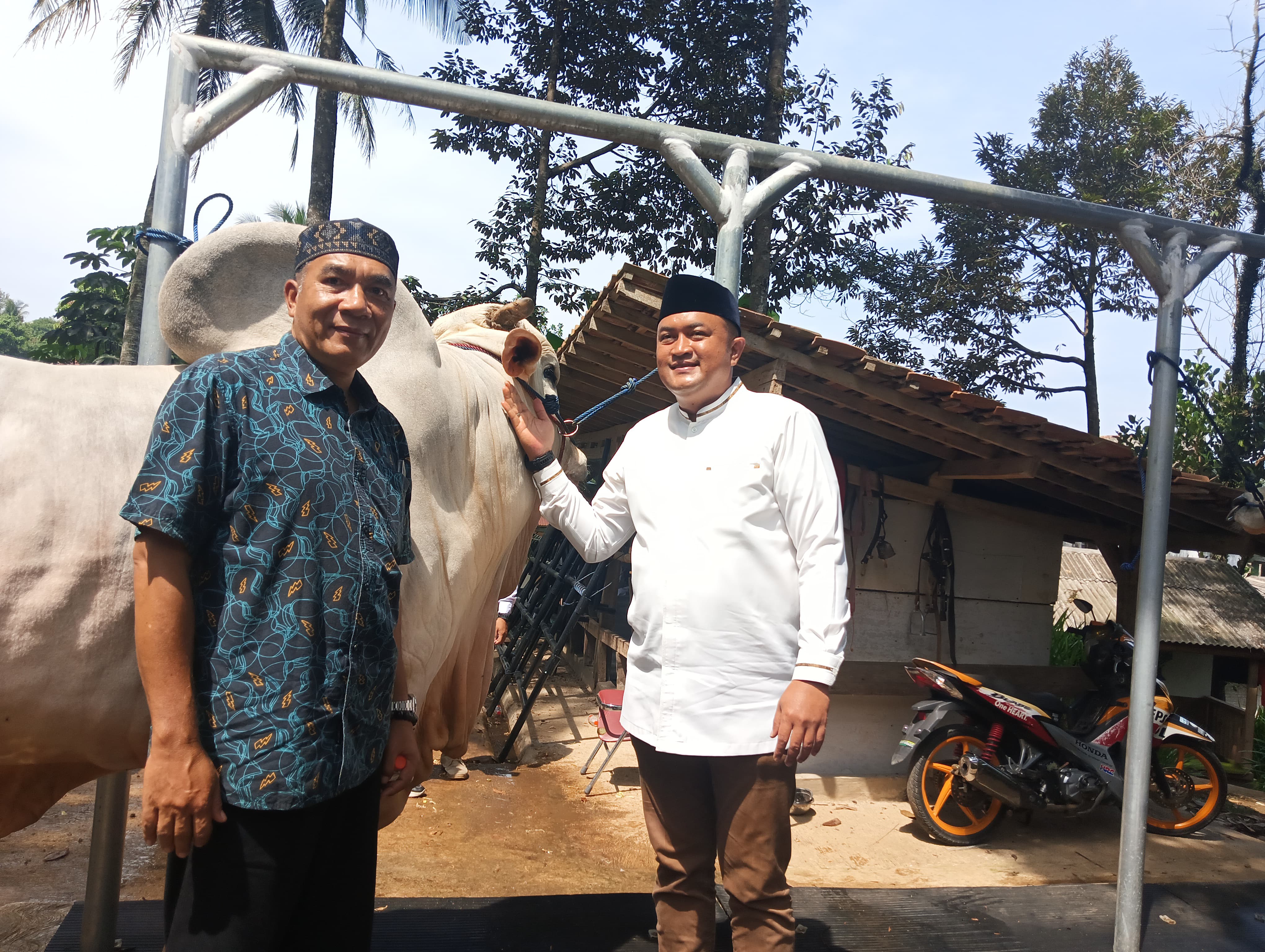 Calon Bupati Bogor Rudy Susmanto berkunjung ke KAAS Farm.