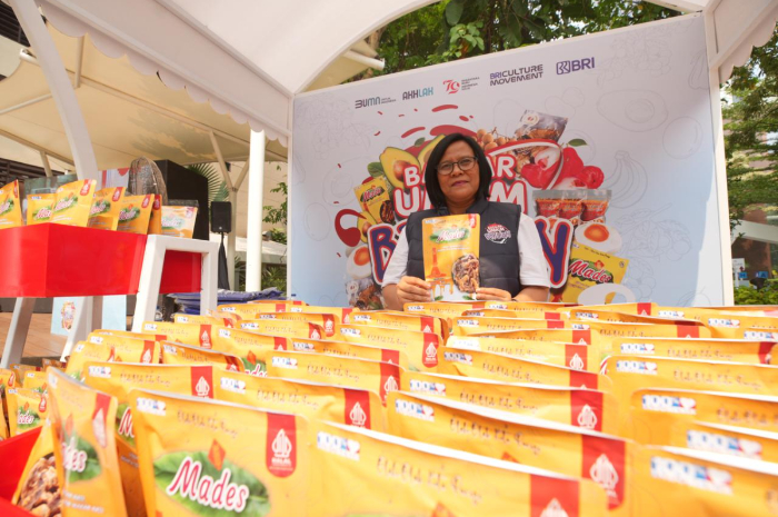 Ketua Kelompok Pisang Sale Mades, Ni Made Suryani, berhasil mengubah pisang menjadi produk cemilan lokal seperti Pisang Sale