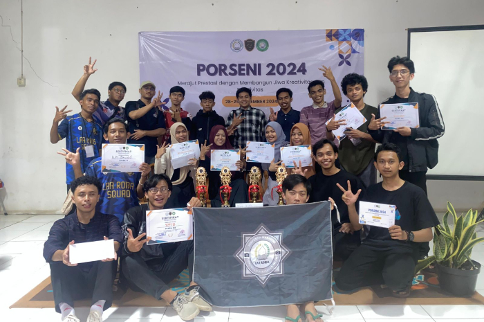 Pengurus BEM bersama dengan Civitas Akademik IAI-N laa Roiba dan pemenang Porseni 2024.