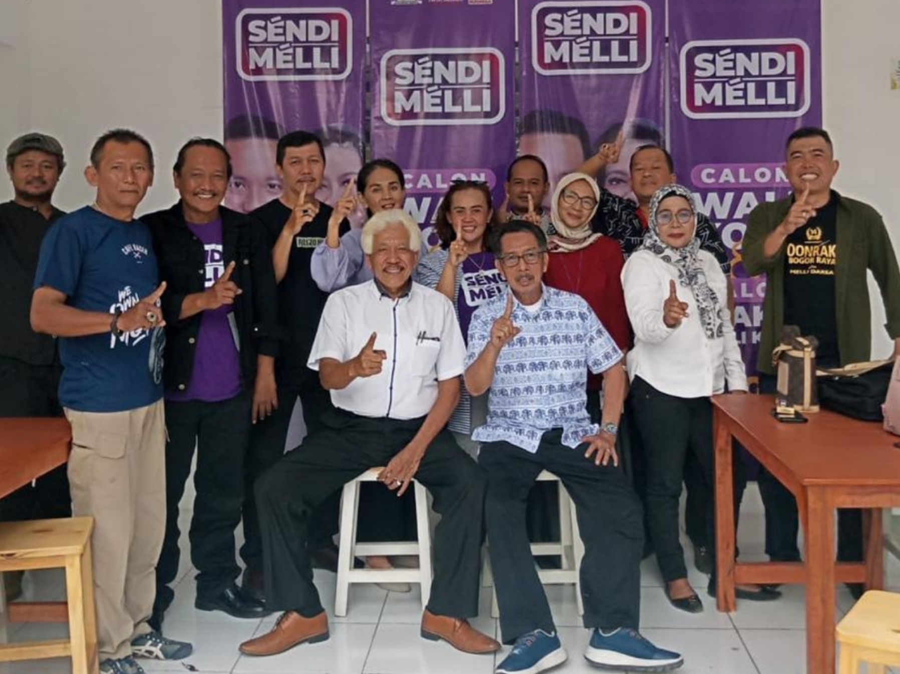 Relawan Antarsuku se-Kota Bogor mendeklarasikan dukungan buat pasangan Sendi-Melli untuk memenangkan Pilkada Kota Bogor 2024.