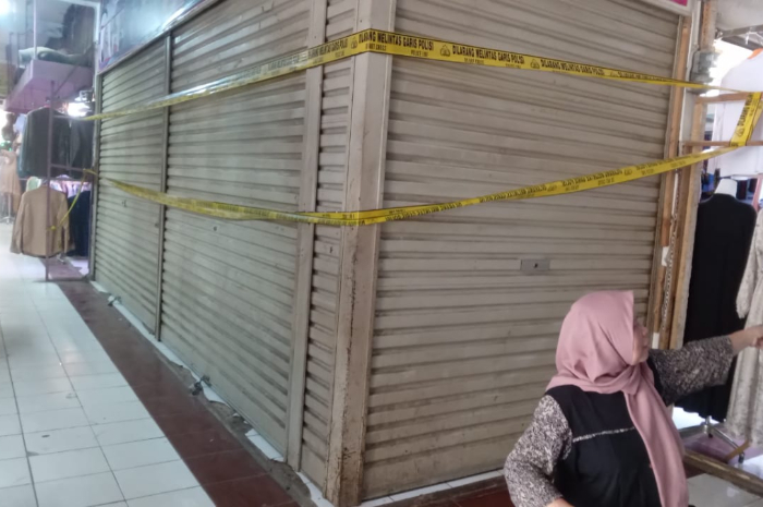 Salah satu kios pedagang di Pasar Cicangkal Rumpin Bogor yang dibobol maling.