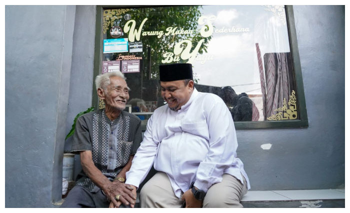 Cawalkot Bogor nomor urut 2, Atang Trisnanto saat menyapa warga.
