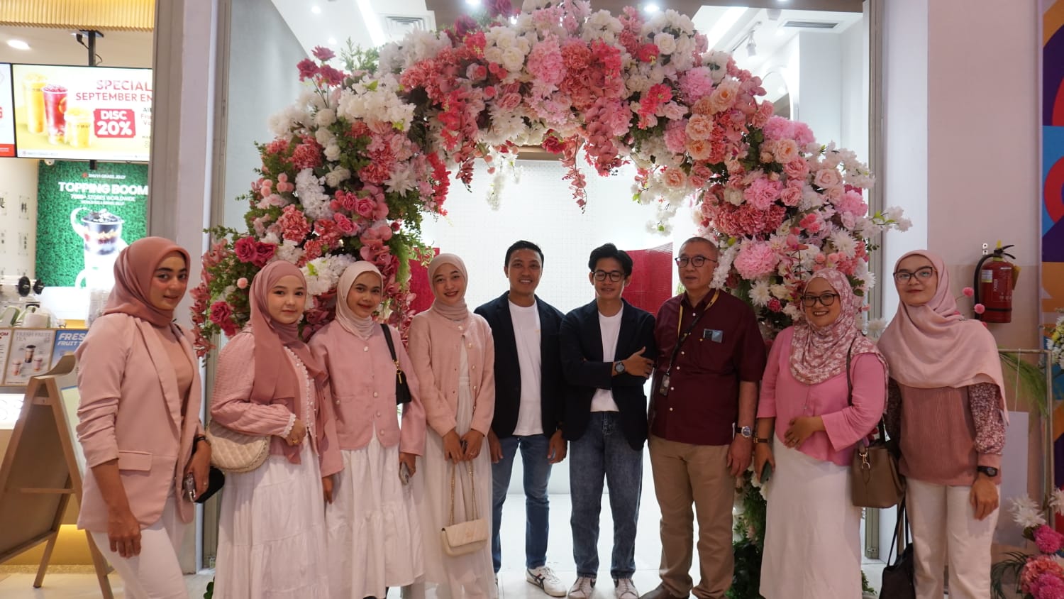 Toko Cincin Sovia Jewelry buka cabang di CCM tepatnya di Lower Ground nomor 15, Kecamatan Cibinong, Kabupaten Bogor.