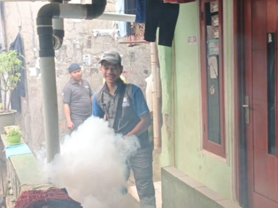 Cegah DBD, Relawan Spartan Bogor Lakukan Fogging&nbsp;Keliling Rumah Warga Baranangsiang