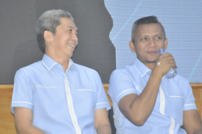 Pasangan Calon Wali Kota dan Wakil Wali Kota Bogor, Dedie Rachim dan Jenal Mutaqin saat hadiri debat di UIKA, Sabtu (5/10.2024).