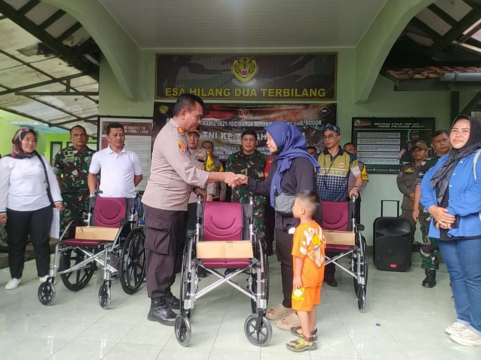 Rangkaian HUT TNI ke-79, 48 Kursi Roda Dibagikan Ke Warga Cisarua - Megamendung Bogor