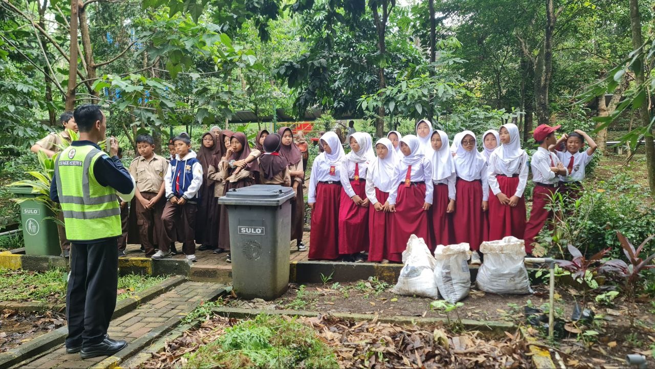 AQUA Ciherang Tanamkan Karakter Peduli Lingkungan Melalui Edukasi Keanekaragaman Hayati Bagi Siswa Sekolah Dasar