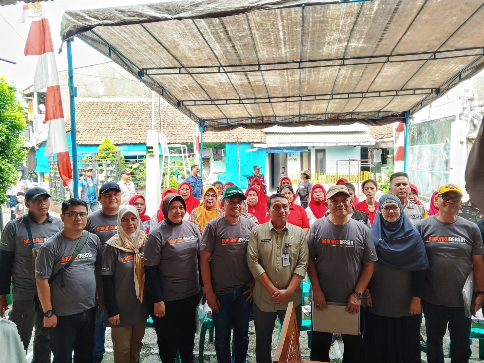 Juri Bogorku Bersih saat menilai di RT 04 Batutulis Bogor Selatan.