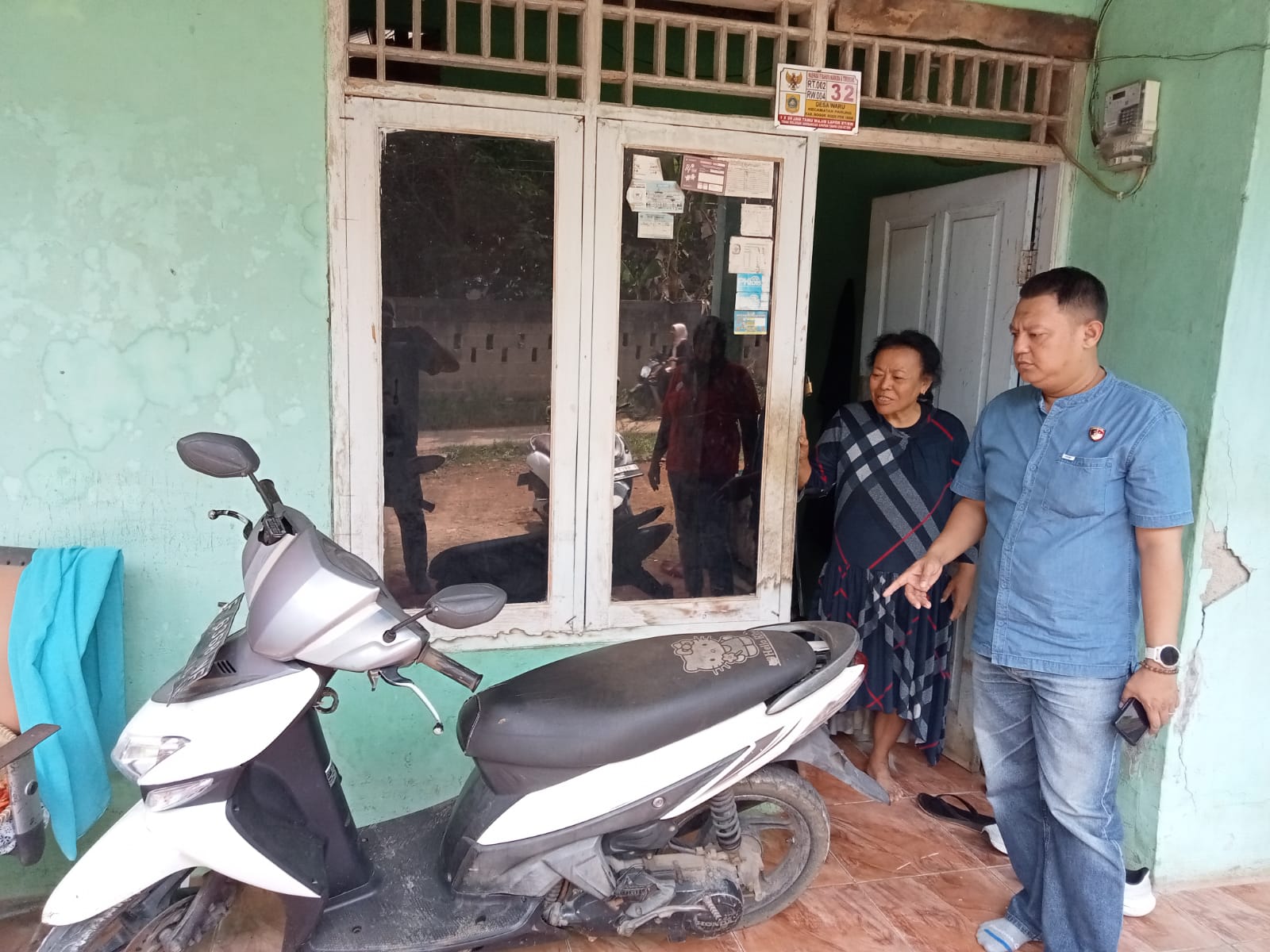 Polisi saat mendatangi rumah korban begal di Parung Bogor.