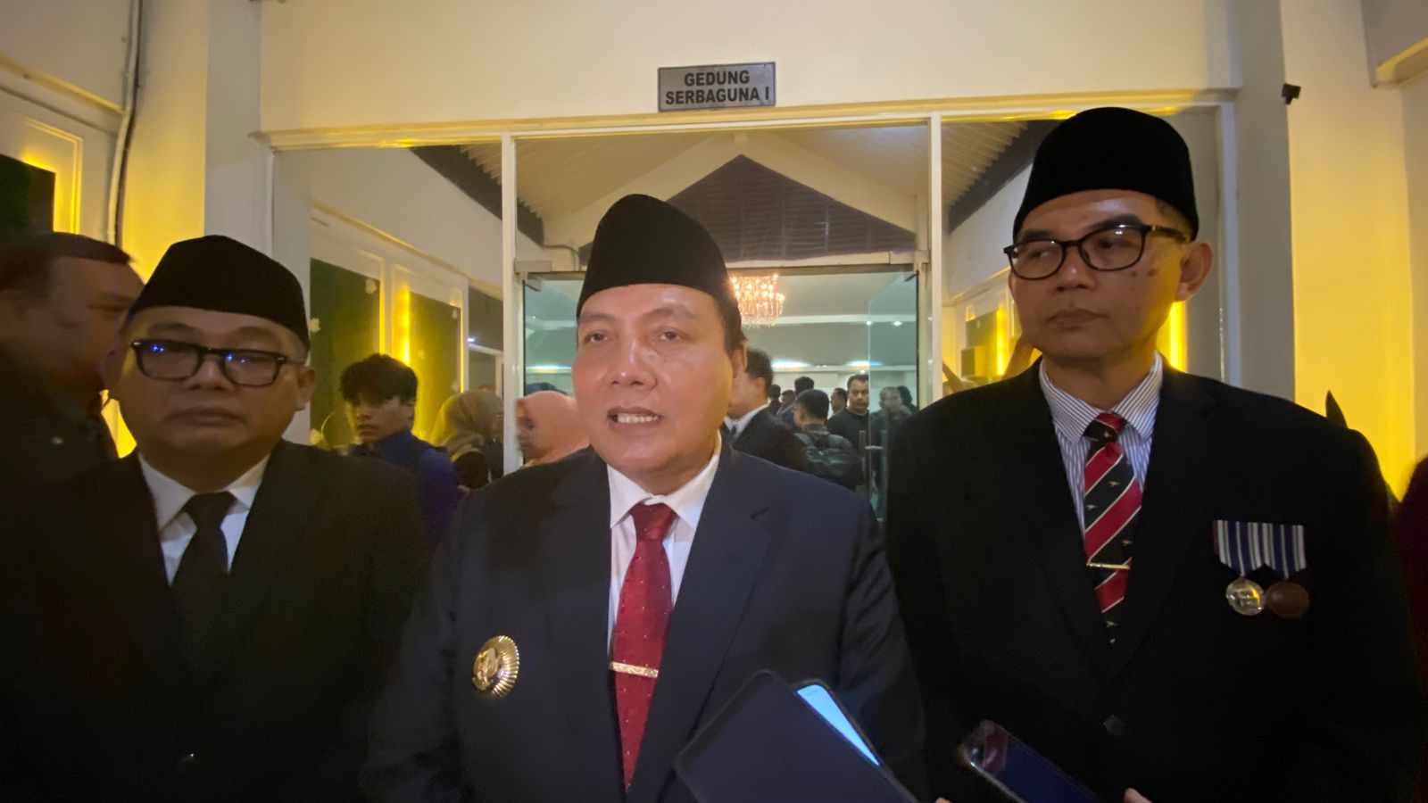 Pj Bupati Bogor, Bachril Bakri memberikan keterangan pers usai melantik Ajat Rochmat Jatnika, sebagai Sekda Kabupaten Bogor.