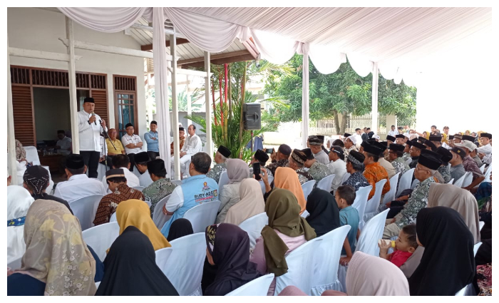 SAPA WARGA : Calon Bupati (Cabup) Bogor nomor urut 1, Rudy Susmanto saat menyapa warga Kecamatan Jonggol, bertempat di kediaman Anggota DPRD Kabupaten Bogor, Beben Suhendar, pada Selasa (7/10/2024).