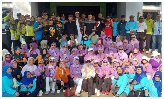 Cabup Nomor urut 1 Rudy Susmanto saat ikut bersilaturahmi sambil olahrga bareng Persatuan Purnawirawan dan Warakawuri TNI dan Polri (Pepabri) angkatan tahun 80 di halaman Gedung Koni Kabupaten Bogor,