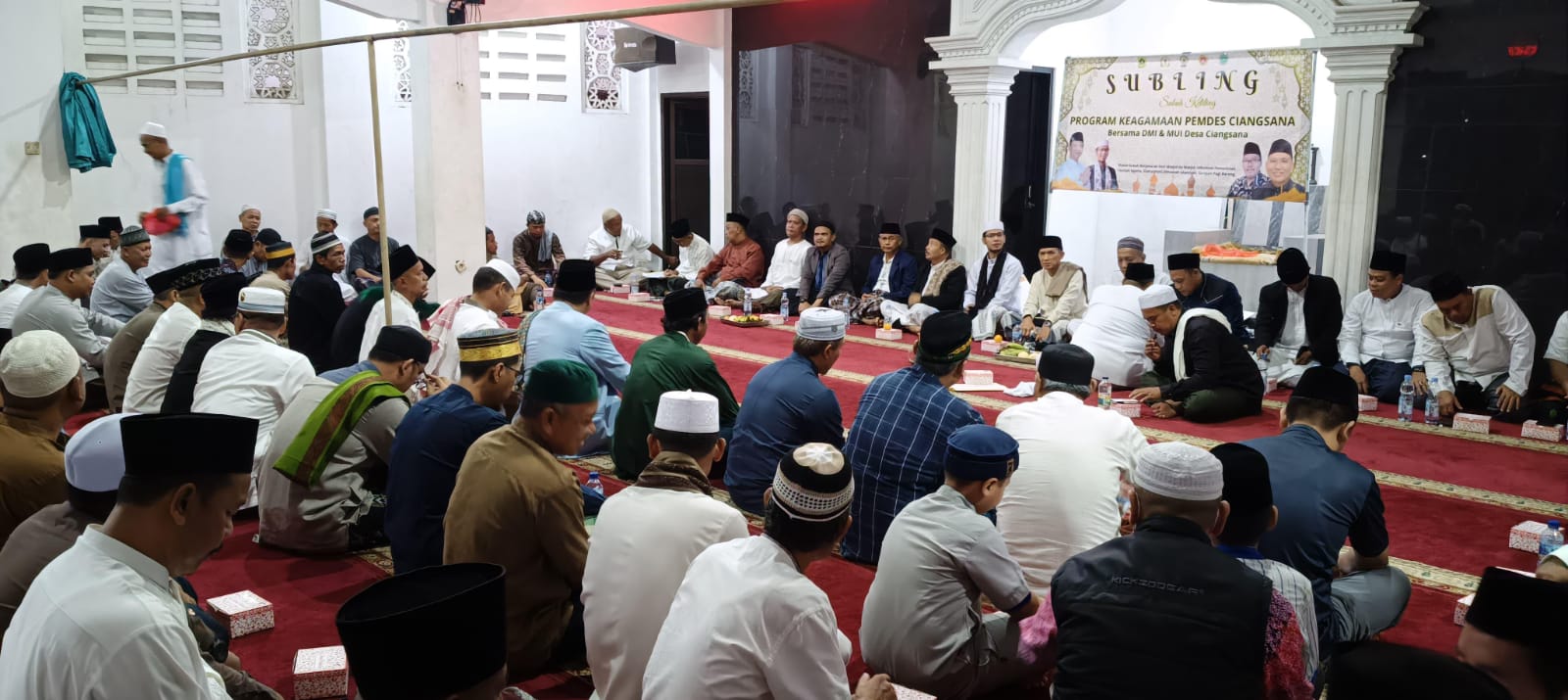 Program Subuh keliling (Subling) yang dilaksankan Pemerintah Desa Ciangsana dan DMI Ciangsana di Masjid Al-Barokah.