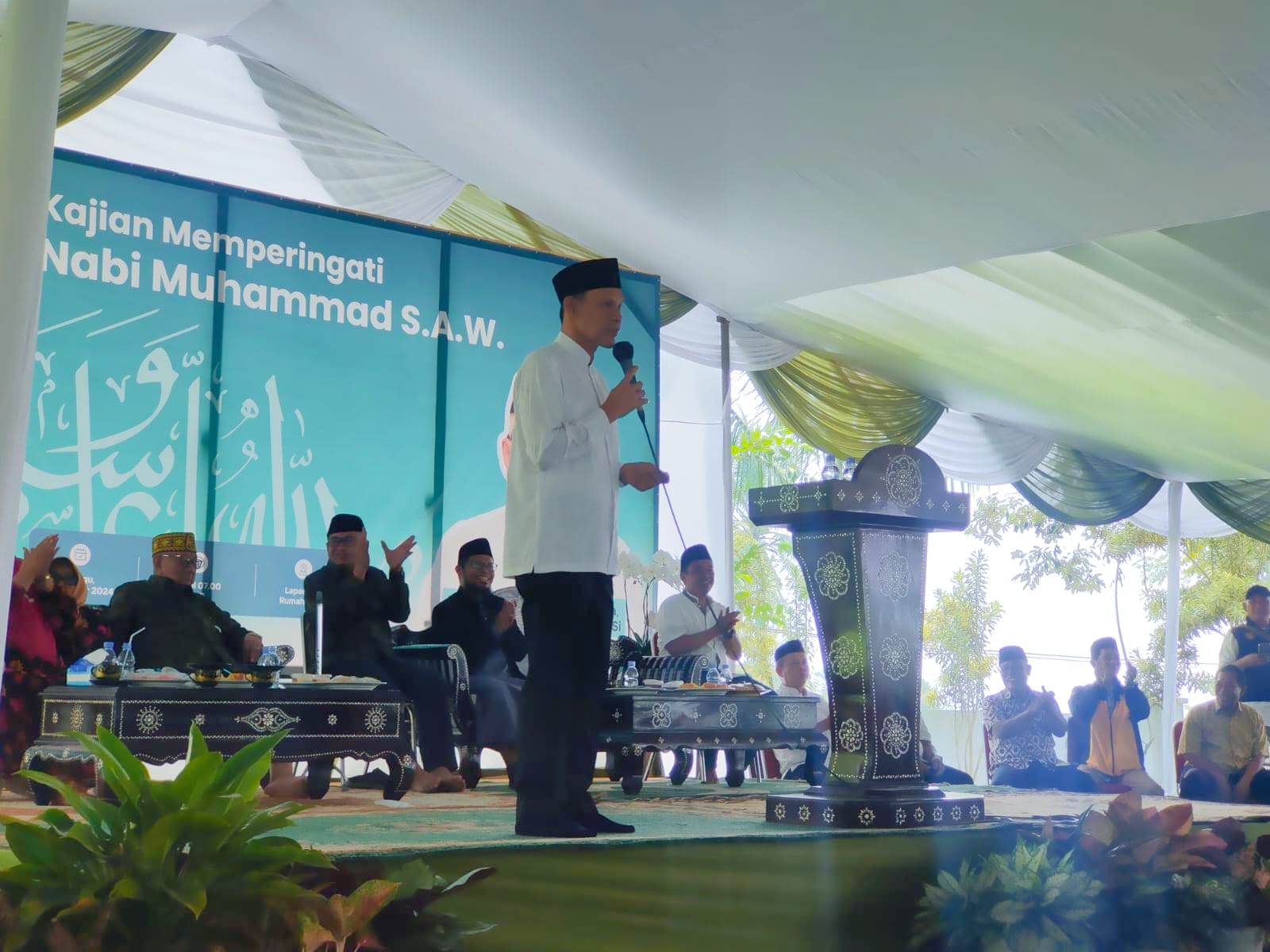 Cawabup Bogor Jaro Ade saat hadiri Maulid Nabi di Cigombong