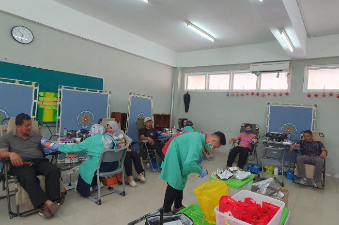 Aksi bakti sosial donor darah yang digelar Himpunan Alumni Kesatuan di SMP Kesatuan, Jalan Raya Pajajaran Pulo Armin, Bogor pada Sabtu (12/10/2024).