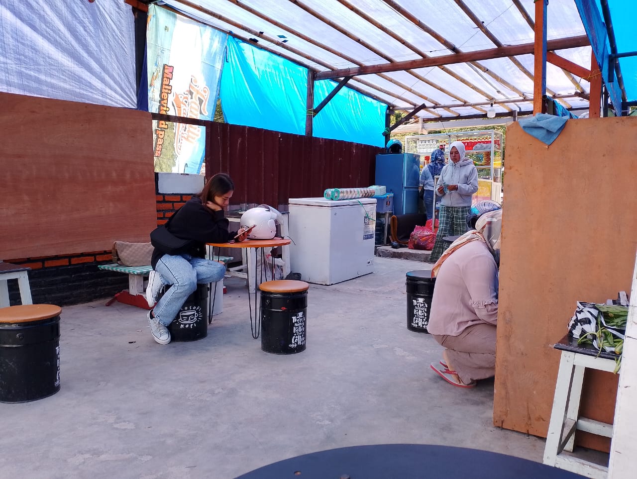 Pedagang warpat Puncak Bogor yang kembali membuka lapak