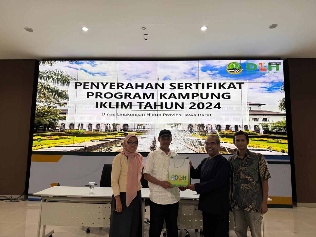 Dinas Lingkungan Hidup Kota Bogor menargetkan memperbanyak program kampung iklim (proklim) dan meningkatkan status beberapa proklim di Kota Bogor.