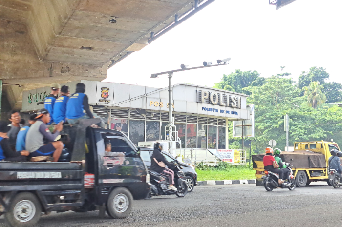 Mesin ETLE Portable di Simpang Tol BORR.