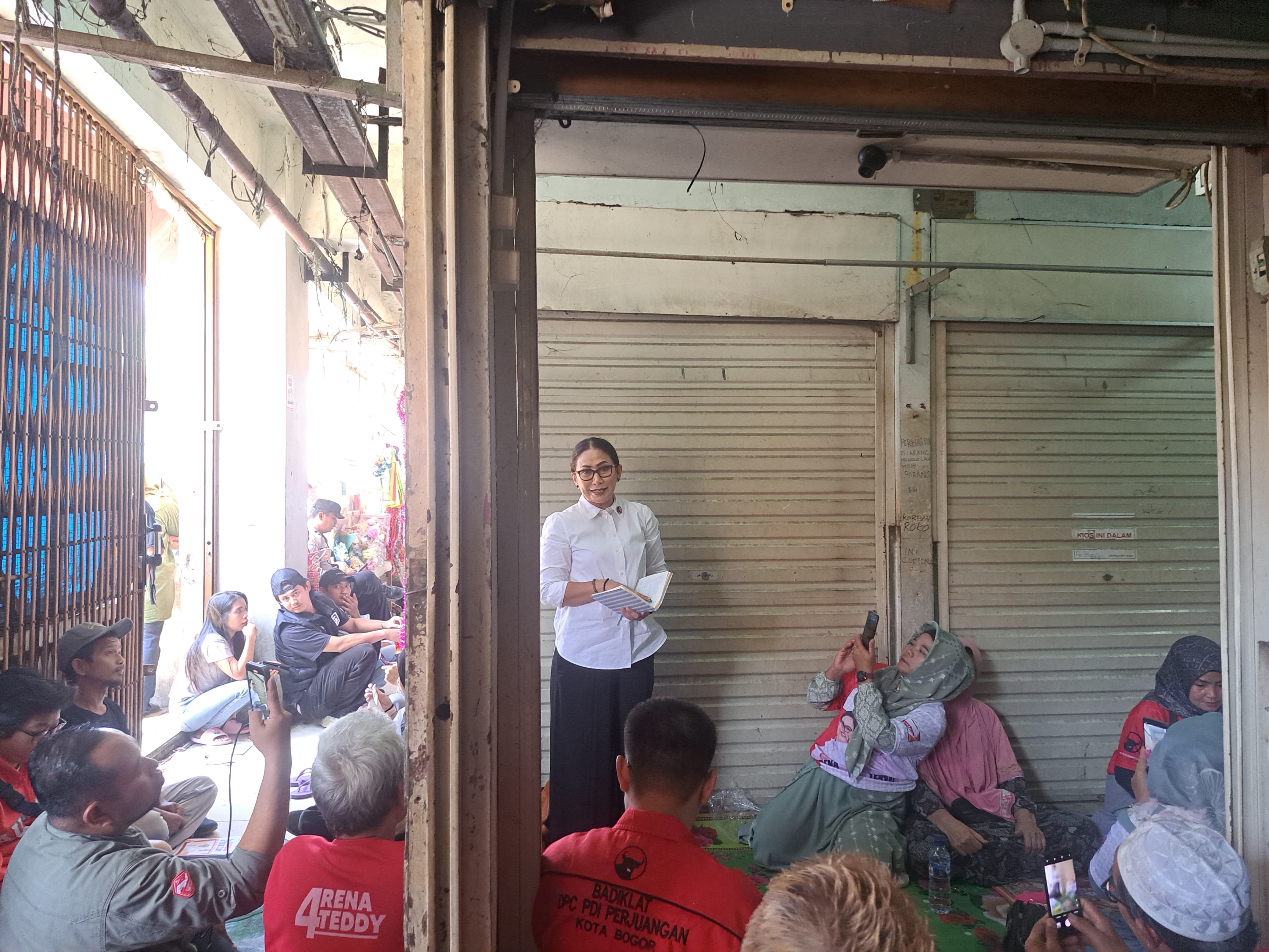 Cawalkot Rena Da Frina bertemu warga Bogor.