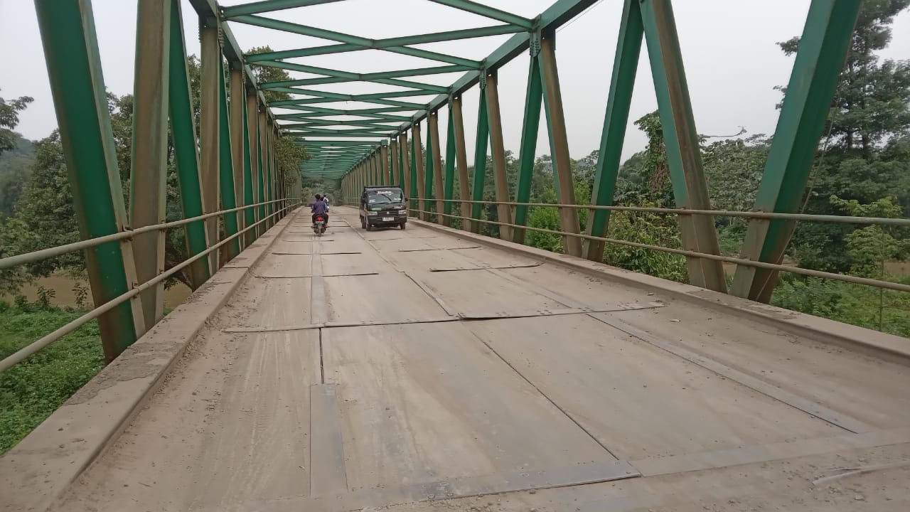 Kerusakan Jembatan Leuwiranji, Kecamatan Rumpin, Kabupaten Bogor, semakin parah.