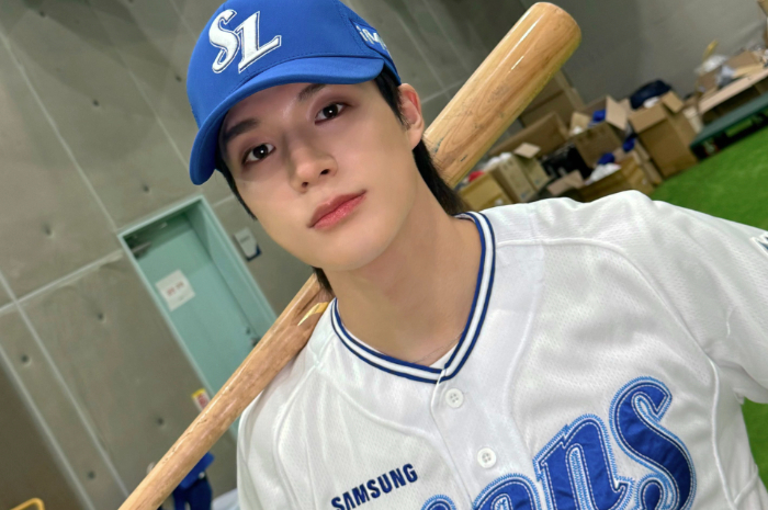 Jeno anggota boy group NCT tampil sebagai first pitch untuk Tim Baseball profesional Samsung Lions.