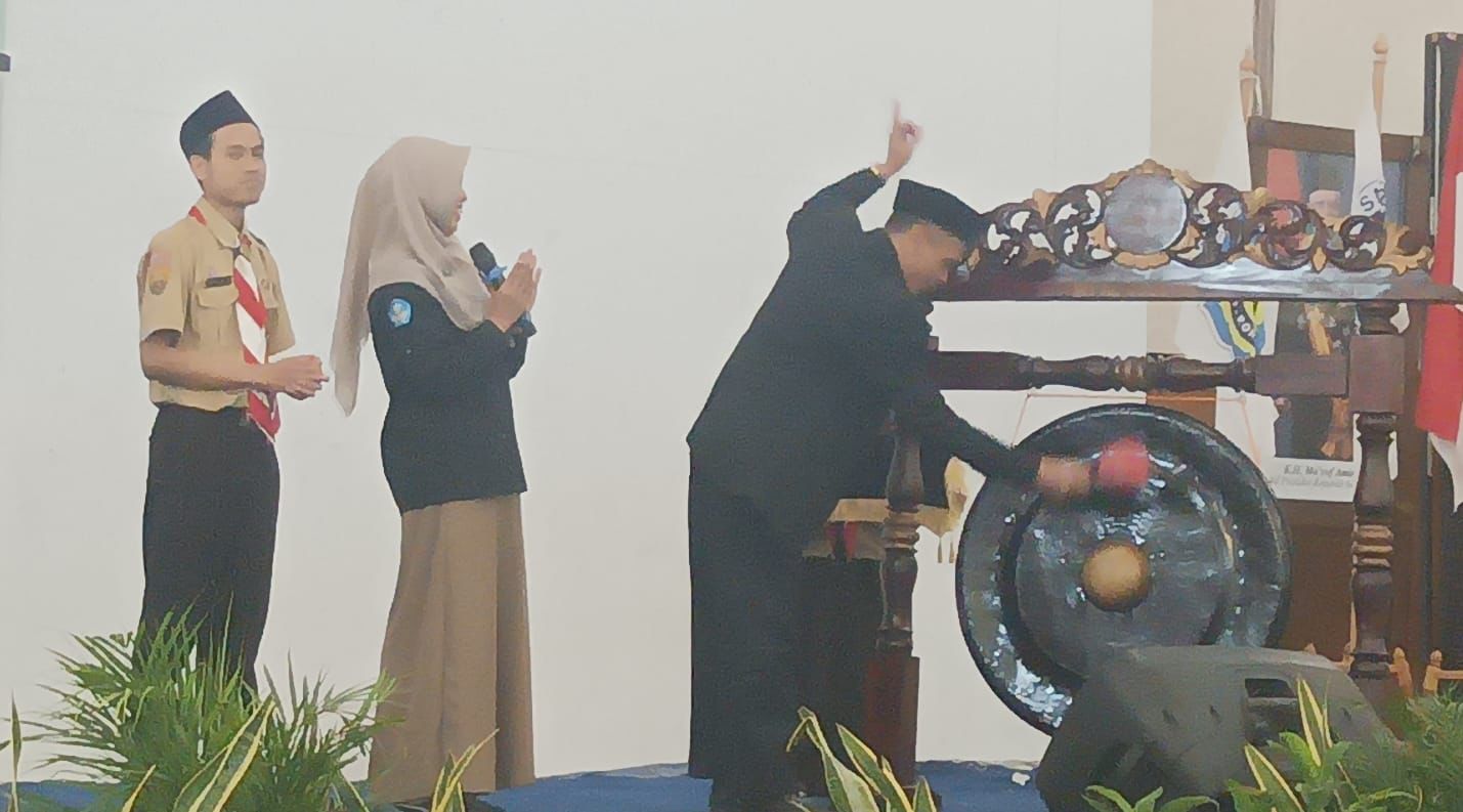 Momen launching sejumlah program inovasi siswa SMA IT Al Madinah pada progek P5.