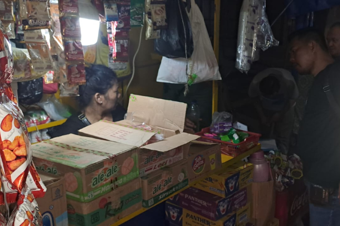 Satnarkoba Polresta Bogor Kota menggelar operasi miras ke warung klontong di Kota Bogor pada Kamis (17/10/2024) malam.