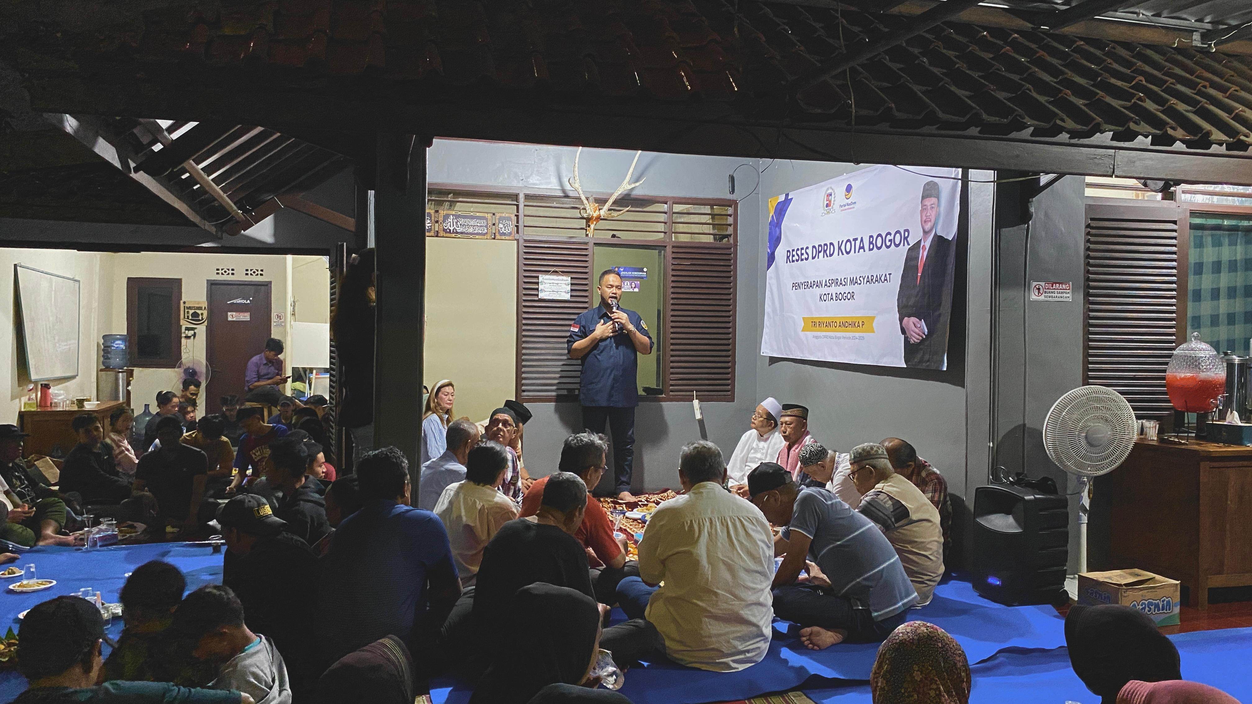 Anggota Fraksi NasDem DPRD Kota Bogor, Tri Riyanto Andhika Putra saat melakukan reses di Ciwaringin, Kota Bogor.