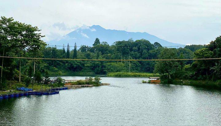 Destinasi wisata Danau Lido yang berada di Desa Tugujaya, Kecamatan Cigombong, Kabupaten Bogor, Jawa Barat.