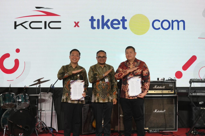 tiket.com menjadi OTA pertama yang dapat memesan tiket kereta cepat Whoosh
