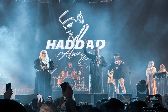Haddad Alwi saat tampil dalam sebuah konser.