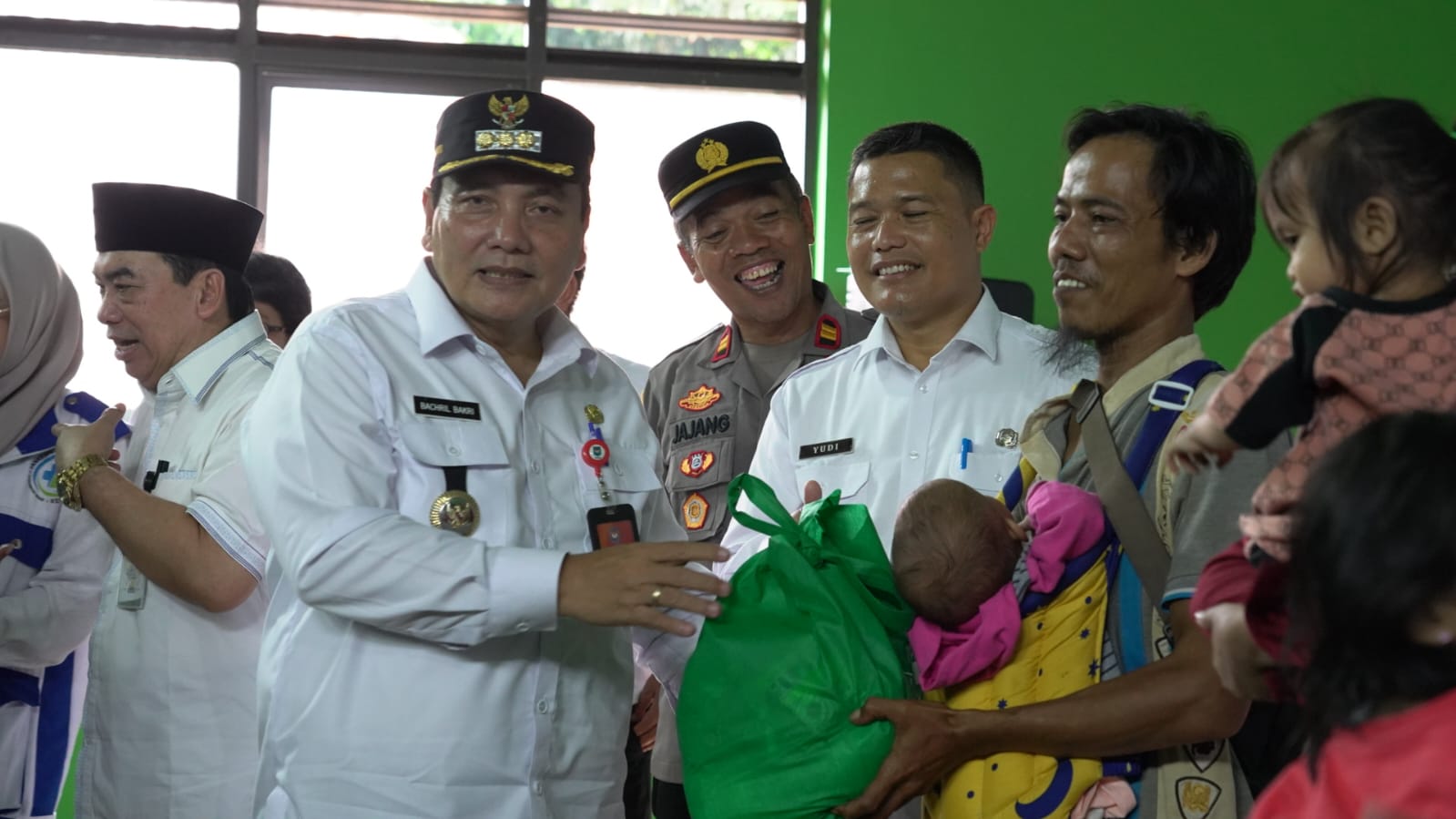 Pj. Bupati Bogor, Bachril Bakri, melakukan kunjungan kerja ke Kecamatan Ciomas dan Tamansari, Rabu (23/10/2024).