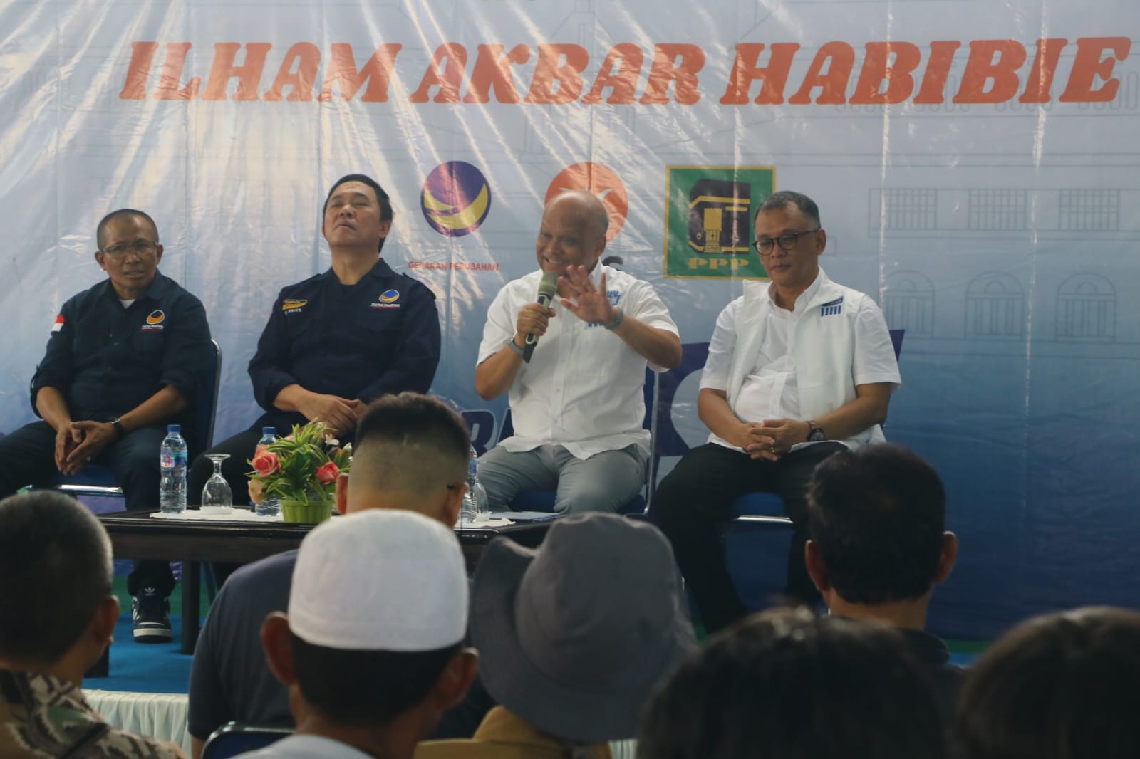 Calon Wakil Gubernur Jawa Barat, Ilham Akbar Habibie saat temu wicara petani di Kecamatan Kemang, Kabupaten Bogor, Jawa Barat. Kamis (24/10/2024).