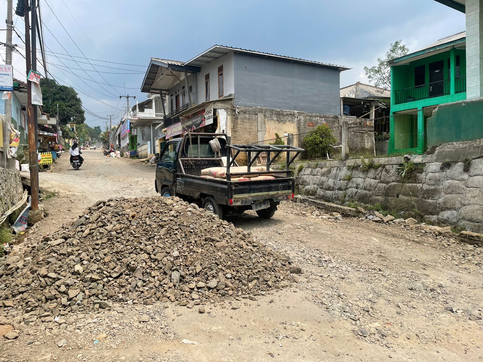 Mulai Perbaikan Jalan Cikereteg-Pancawati Bogor. Pembangunan akan dilanjutkan di 2025.