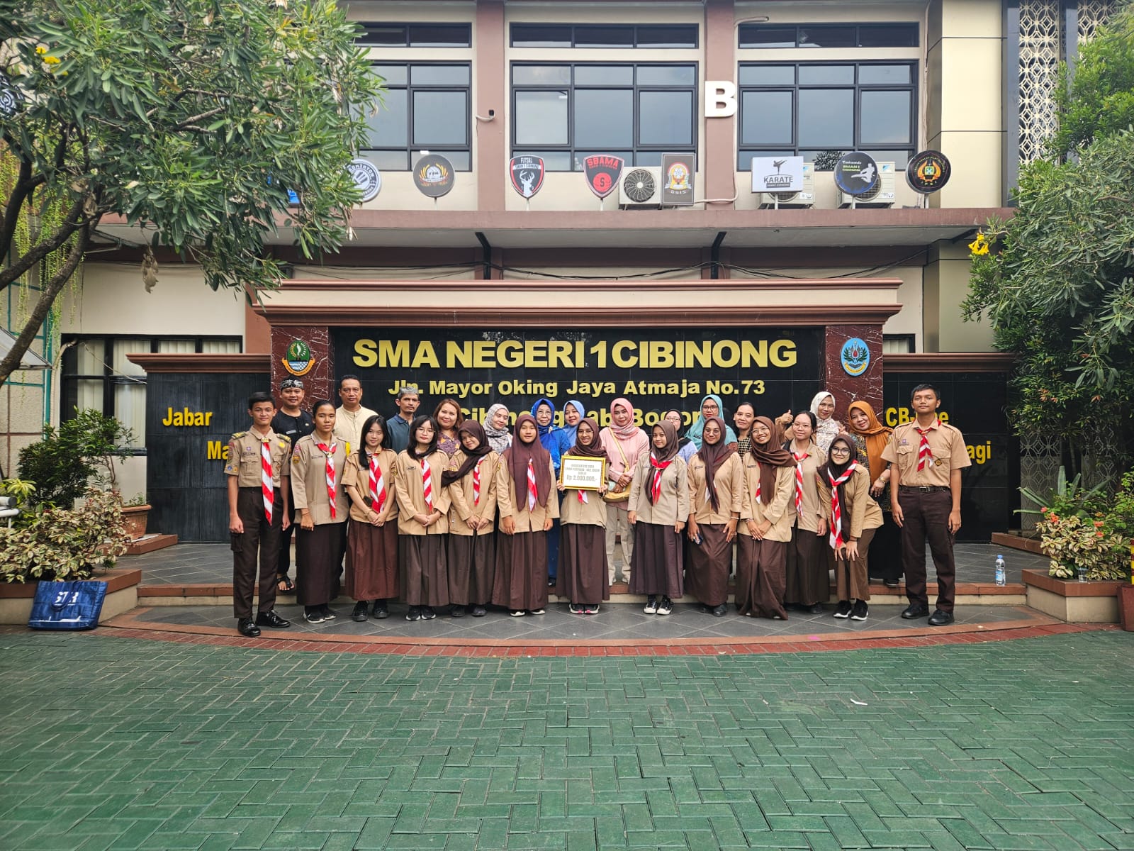Siswi SMAN 1 Cibinong Bogor menerima beasiswa SCG