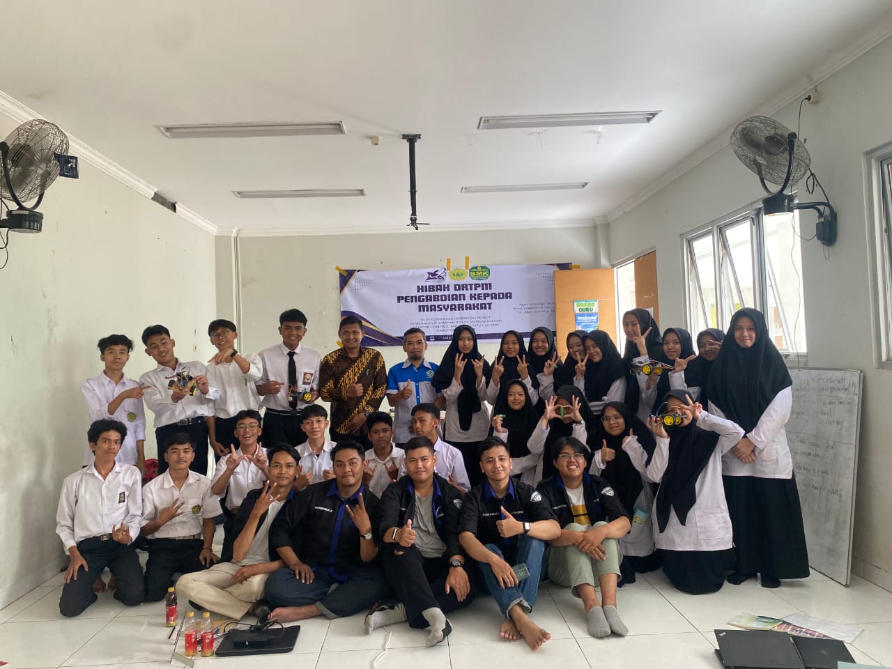 Tim Robotik Ilkom FMIPA Unpak Latih Warga Desa di Kabupaten Bogor Soal Teknologi Robot