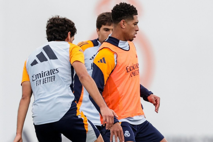 Para pemain Real Madrid saat berlatih sebelum berlaga.