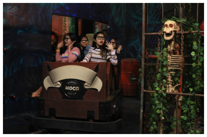 Keseruan rumah hantu dengan konsep 3 dimensi di Taman Safari Bogor.
