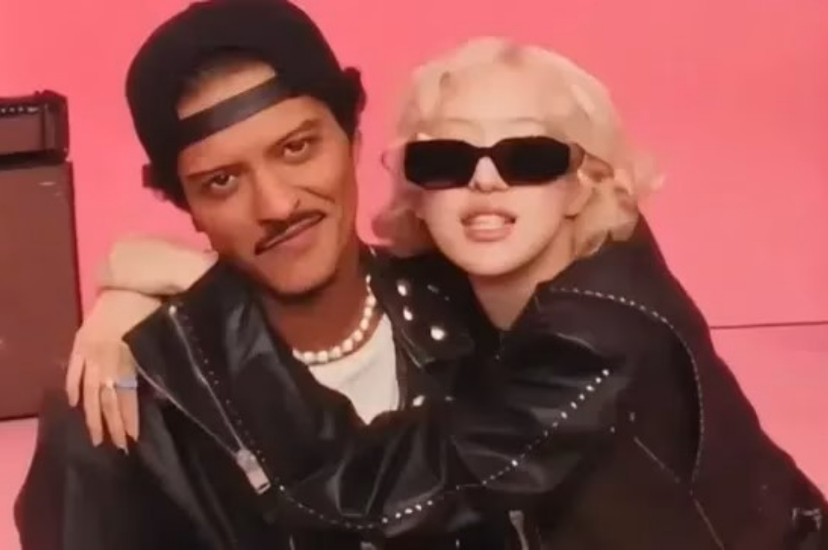 APT. - Rose ft. Bruno Mars.
