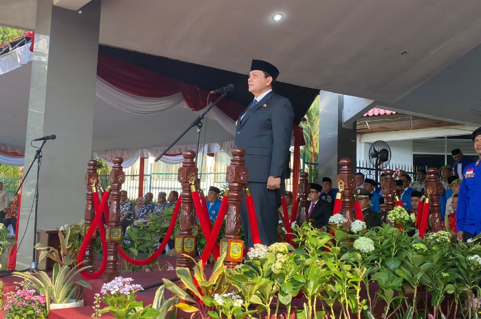 PJ Bupati Bogor, Bachril Bakri saat memimpin upacara peringatan hari Sumpah Pemuda ke 96 tahun.
